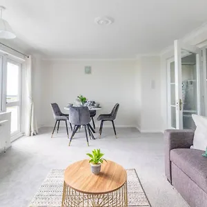 Apartment Breath Taking Sea View 2 Bedroom Sleeps 6- Parking United Kingdom